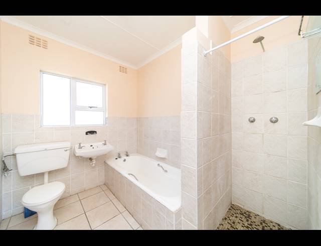 5 BEDROOM HOUSE FOR SALE IN BEACON BAY
